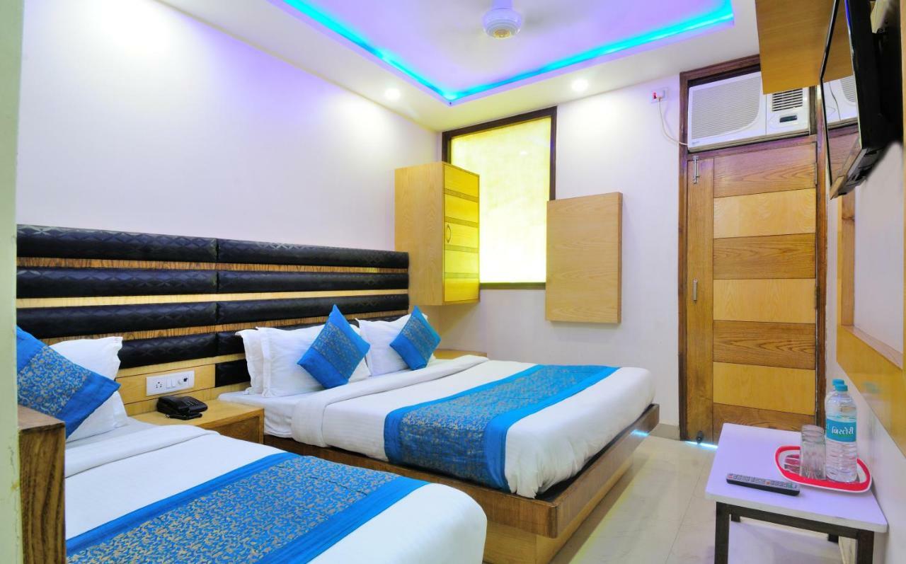 Hotel Lahorimal Deluxe New Delhi Exteriör bild